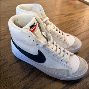 Nike Kids’ Blazer Mid ‘77 Sneakers. VEUC.